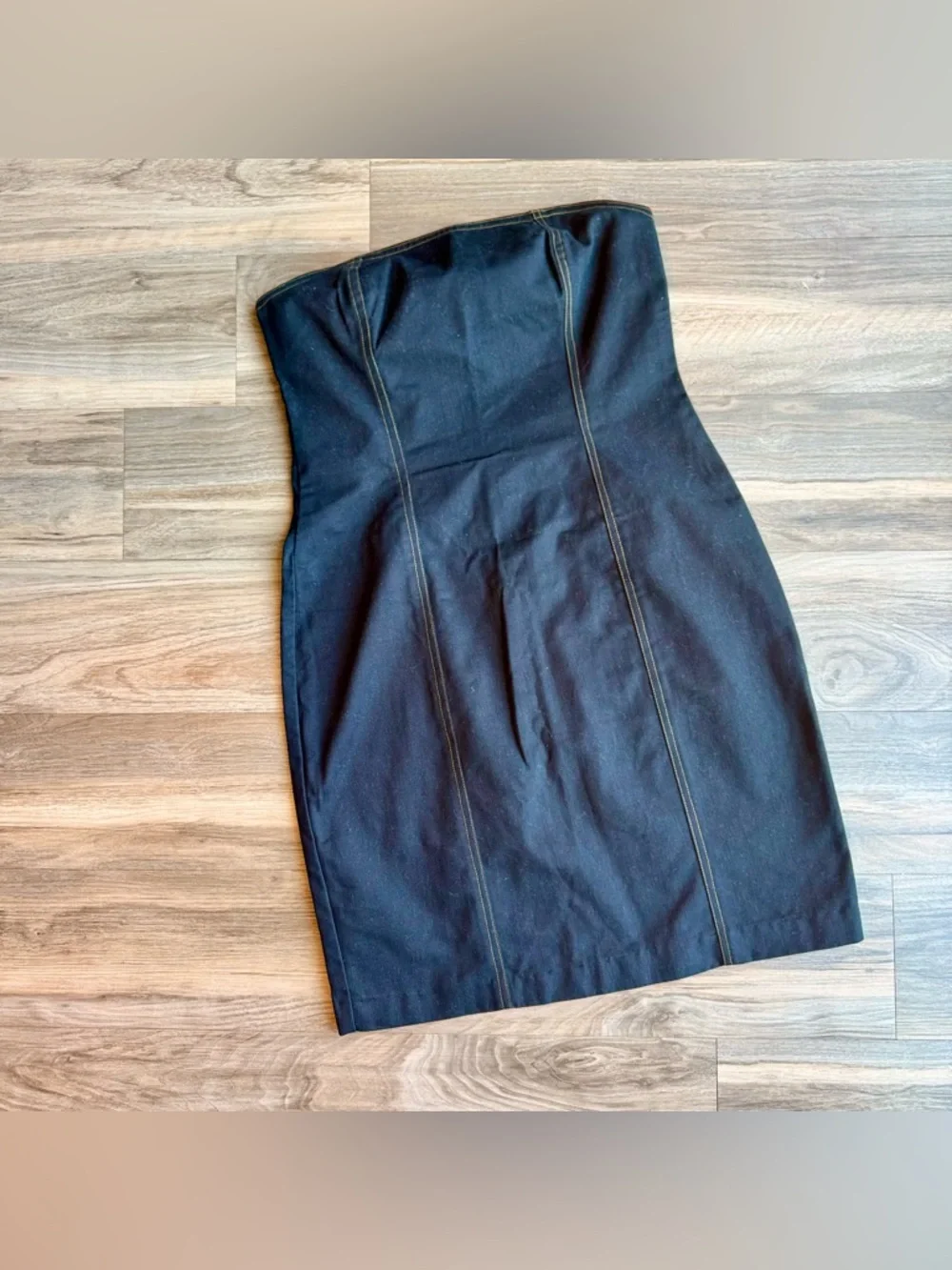Elevated‎ Tailored Strapless Dress Structured Panel Seam Silhouette